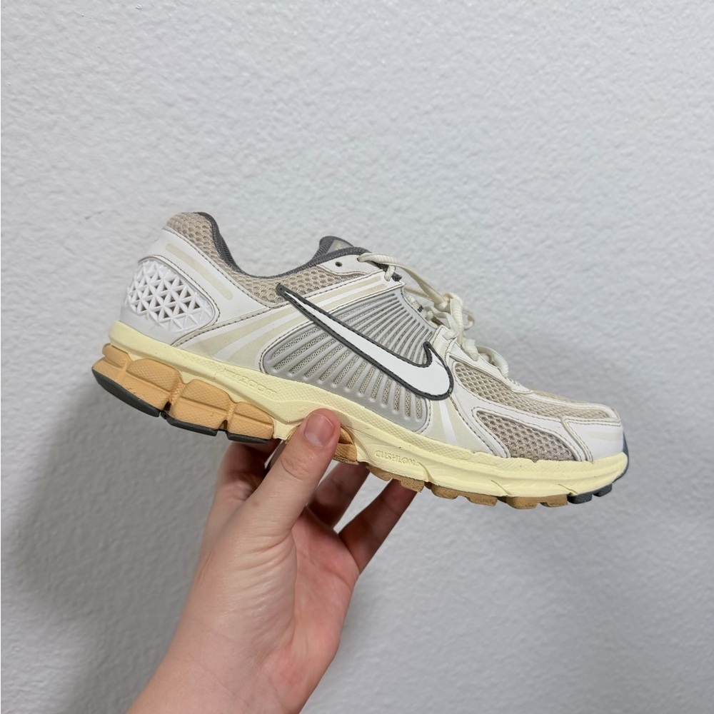 Nike vomero 5 Cream, Beige & Yellow Sole